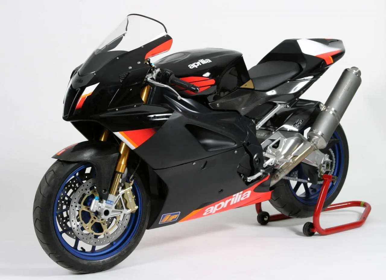 Obrázek motocyklu Aprilia rsv 1000 r roku 2005