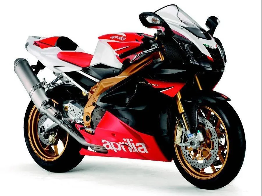 2004 model Aprilia rsv mille 1000 r Factory motosikletin görüntüsü