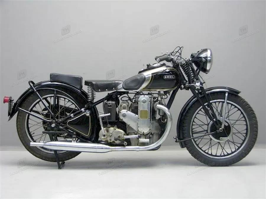 Bild des Ariel 4f square four 600-Motorrads des Jahres 1935