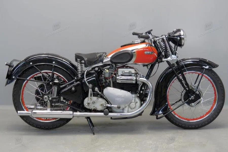 Image of the Ariel 4g square four 1000 motorcycle of the year 1939