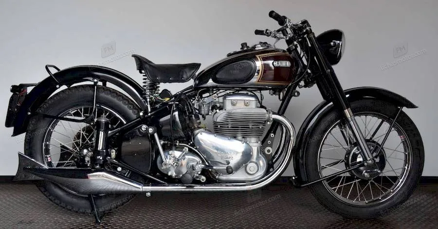 Bild des Ariel 4g square four mark ii-Motorrads des Jahres 1953