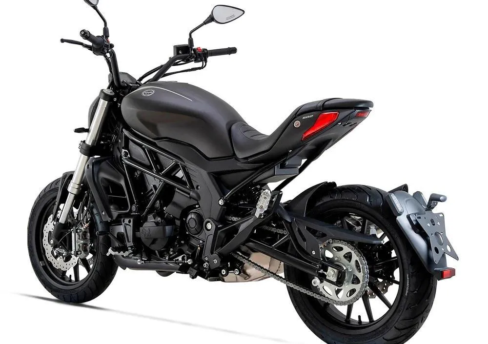 Image of the Benelli 502 C motorcycle of the year 2020