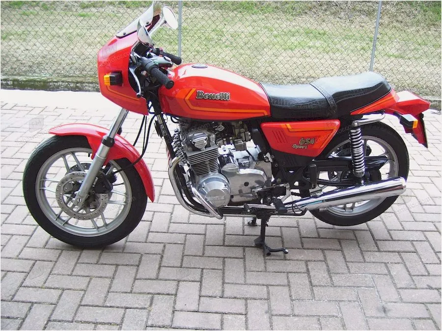 1986年のBenelli 654 tオートバイのイメージ