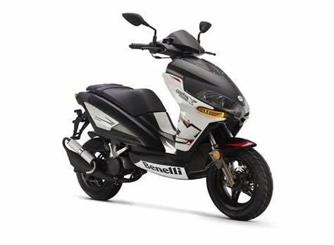 Gambar motor Benelli qattronove x 50 tahun 2015