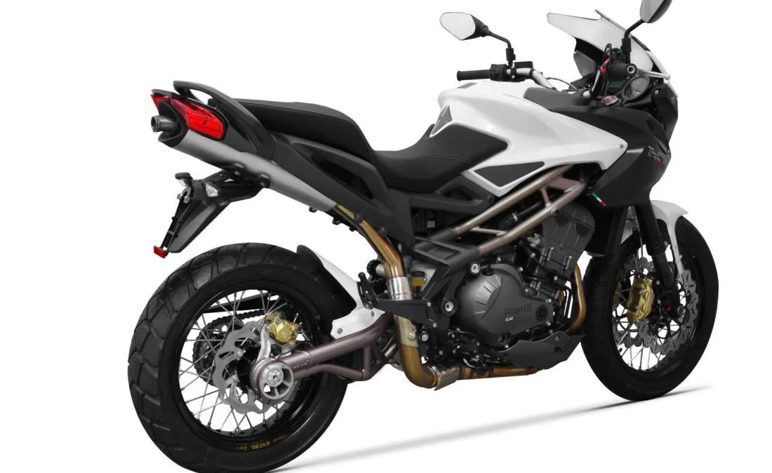 Imaginea motocicletei Benelli tre-k 1130k a anului 2015