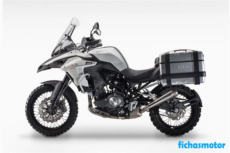 Image of the Benelli trk 502 motorcycle of the year 2016