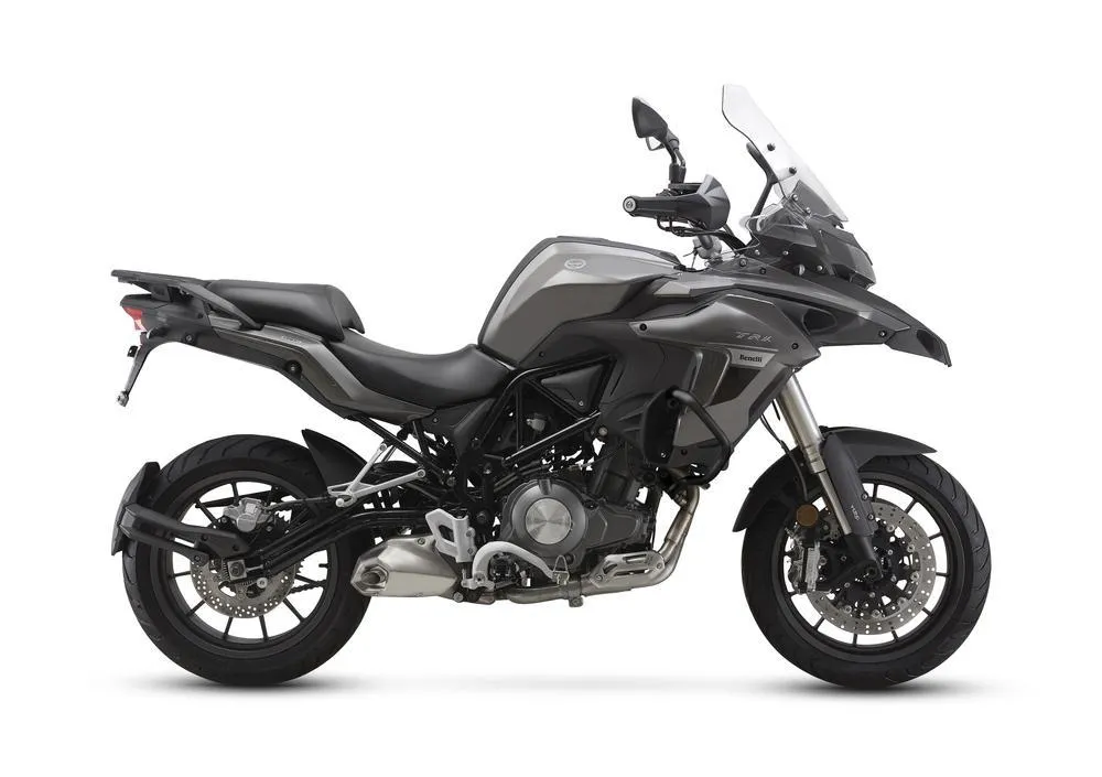 2017 年 Benelli trk 502 摩托车图片