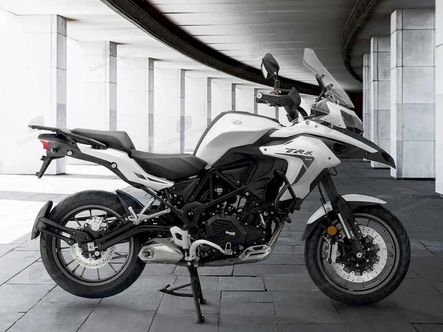 Image of the Benelli TRK 502 motorcycle of the year 2021