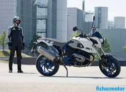 BMW HP2 Megamoto 2011 摩托车的图像