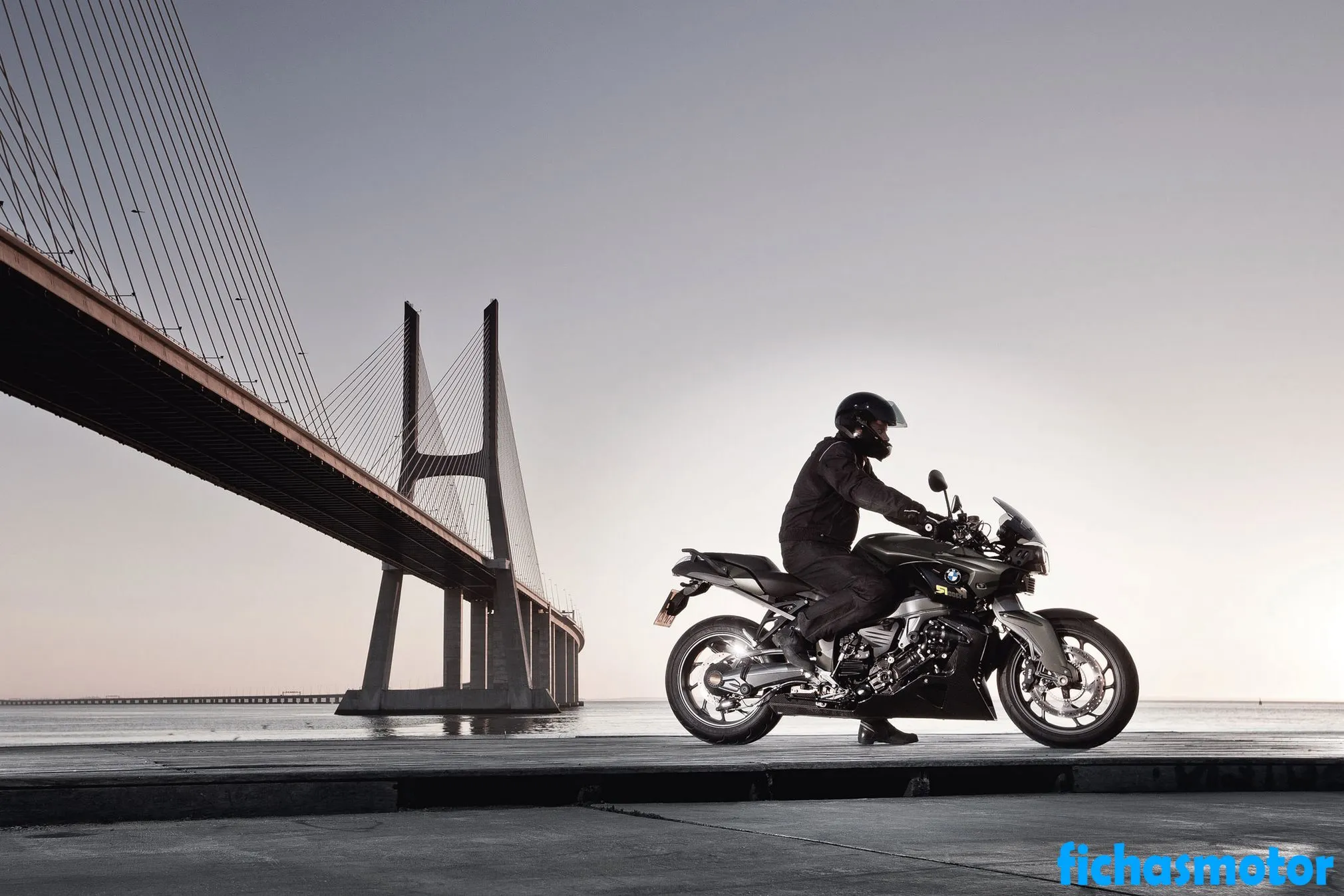 Image of the Bmw k 1300 r carbon motorcycle of the year 2012