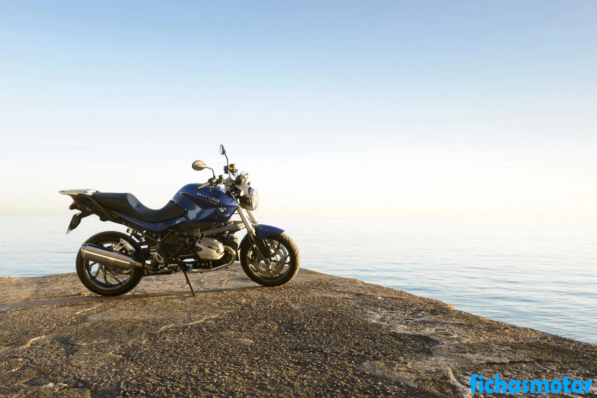 Imagem da motocicleta BMW R 1200 R do ano de 2013