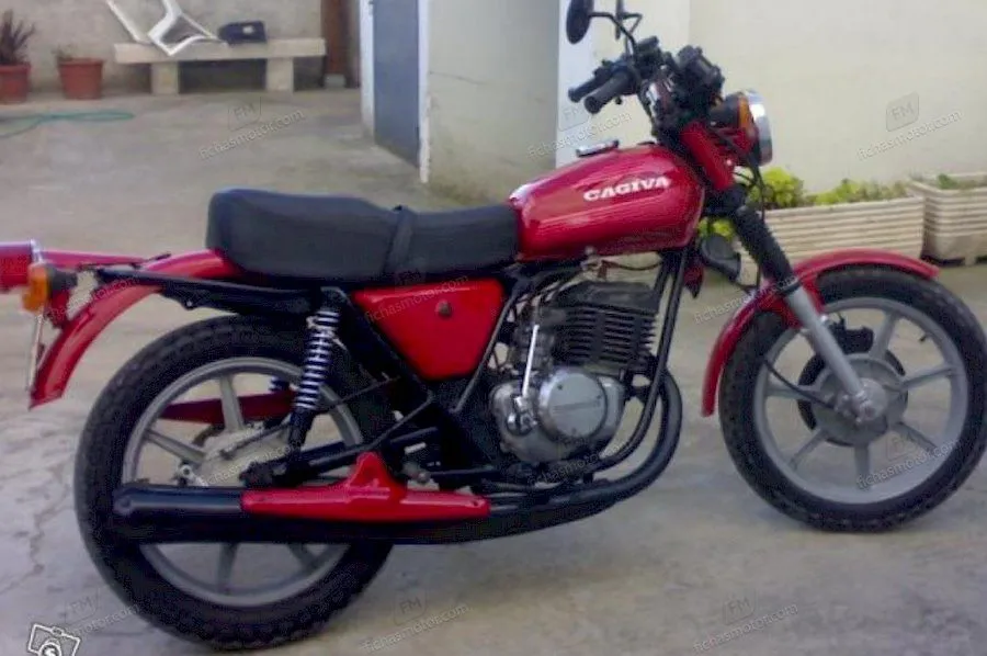 Imaginea motocicletei Cagiva sst 350 a anului 1982