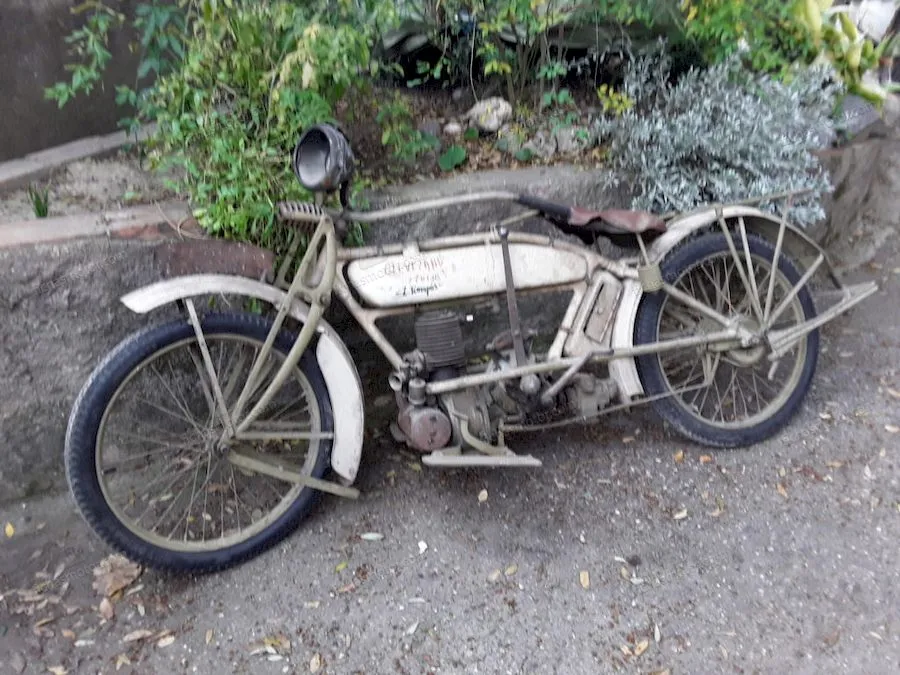 Imaginea motocicletei Cleveland el a anului 1923