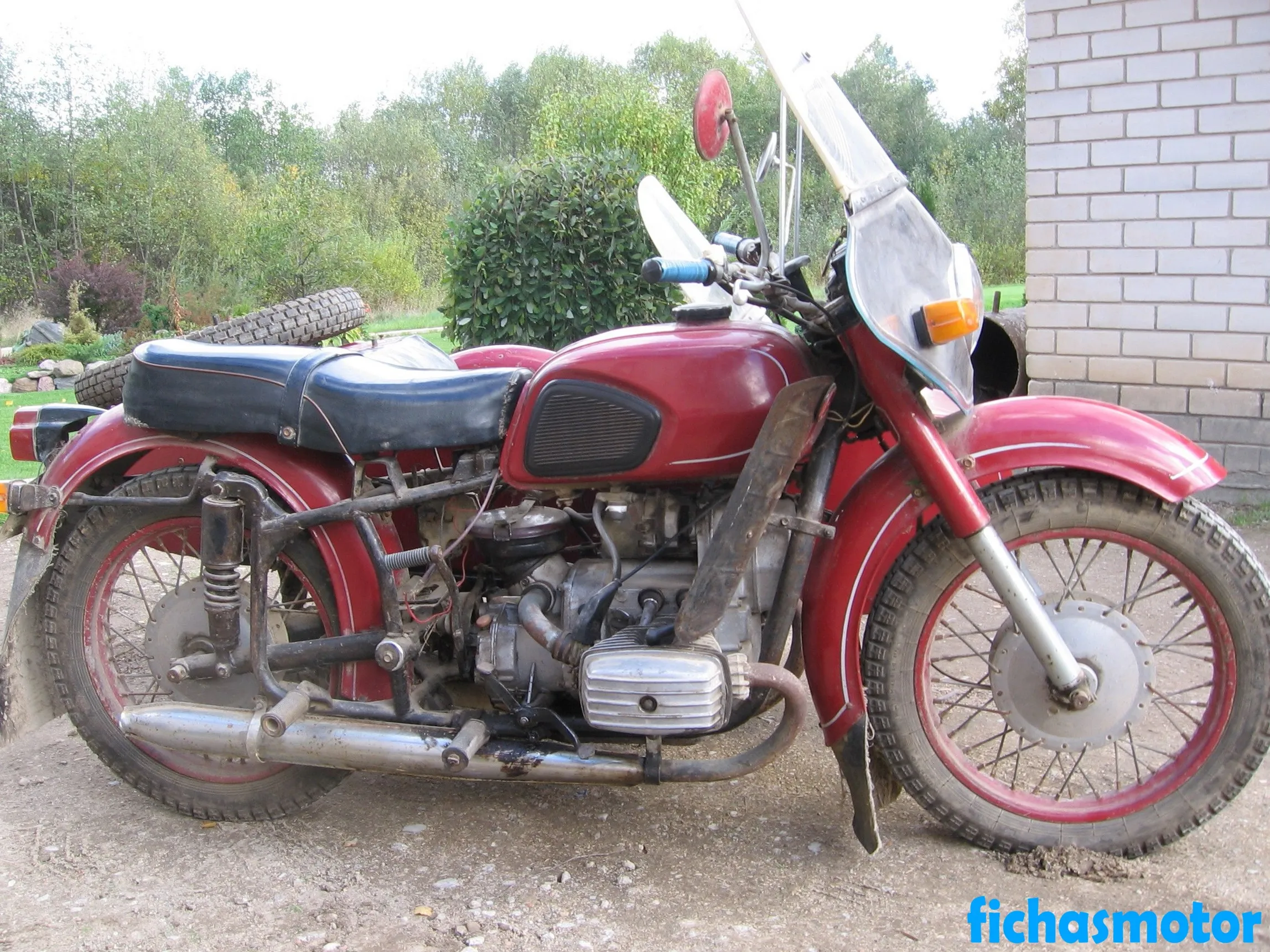 Imaginea motocicletei Dnepr mt 10 a anului 1975