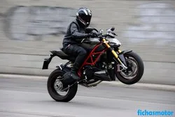 Ducati streetfighter s 2013 motosiklet görüntüsü