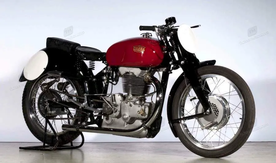 1950 model Gilera saturno san remo motosikletin görüntüsü