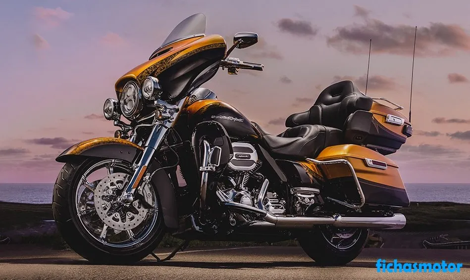 2015 model Harley davidson cvo limited motosikletin görüntüsü