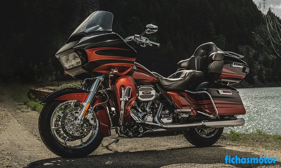 Obrázek motocyklu Harley davidson cvo road glide ultra roku 2015