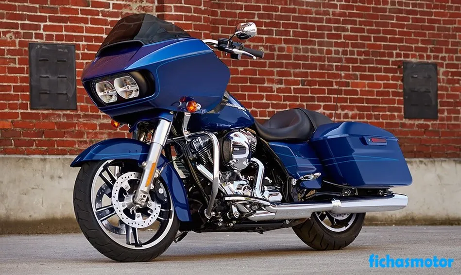 Imaginea motocicletei Harley davidson road glide special a anului 2015