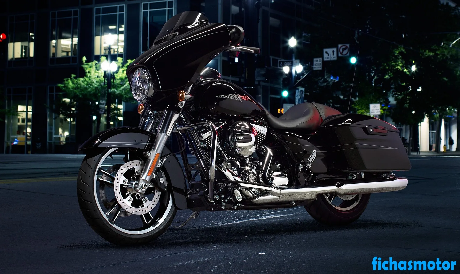 Obrázek motocyklu Harley davidson street glide special roku 2015