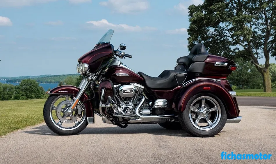 2014 年 Harley davidson tri glide ultra 摩托车图片