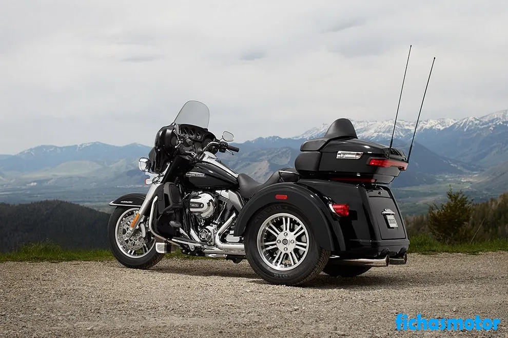 Bild des Harley davidson tri glide ultra-Motorrads des Jahres 2016