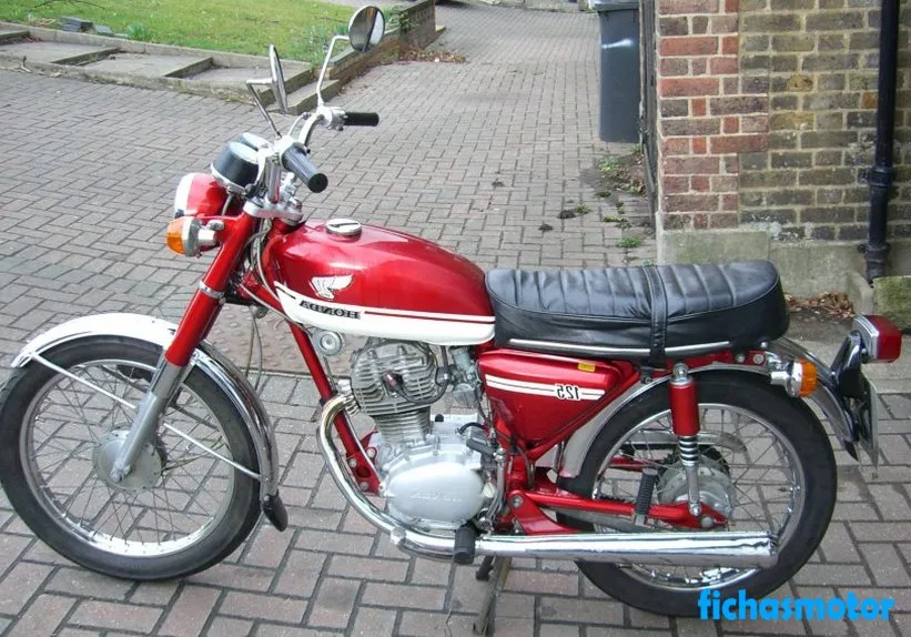 1971 model Honda cb 125 motosikletin görüntüsü