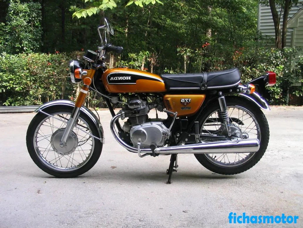 1971 model Honda cb 175 motosikletin görüntüsü