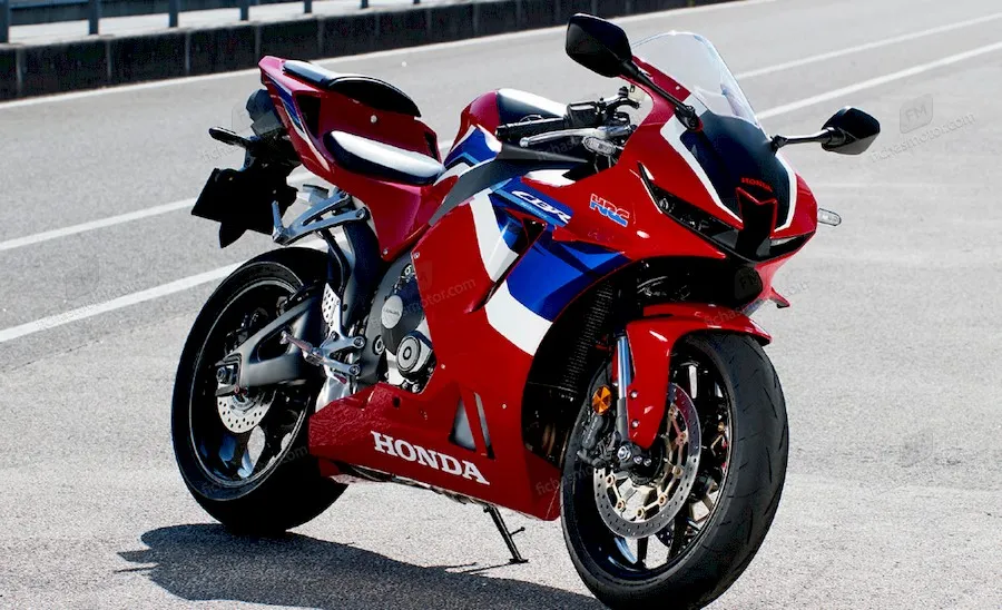 2021 model Honda CBR600RR motosikletin görüntüsü