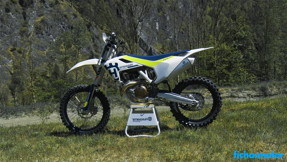 2018 model Husqvarna fc 450 motosikletin görüntüsü