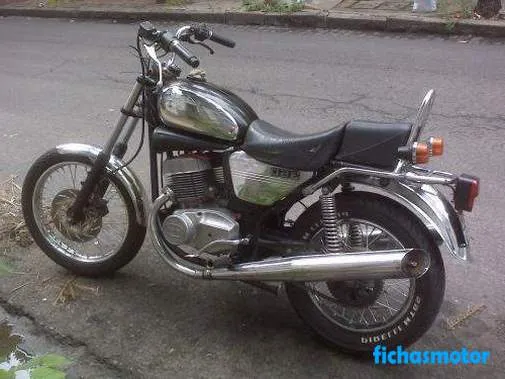 Imaginea motocicletei Jawa 350 chopper a anului 1998