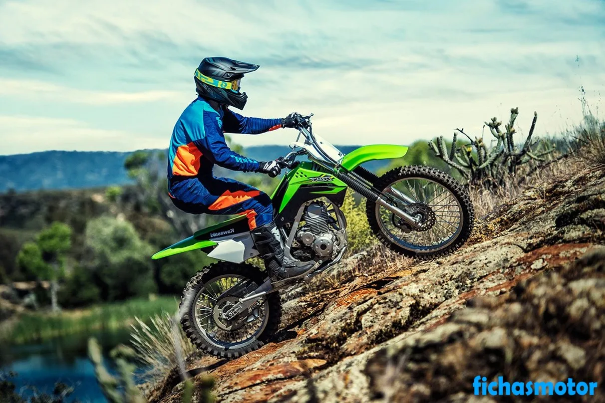 Imaginea motocicletei Kawasaki klx 140g a anului 2018