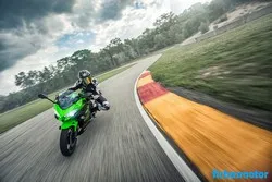 Image of the Kawasaki Ninja 400 KRT Edition 2022 motorcycle