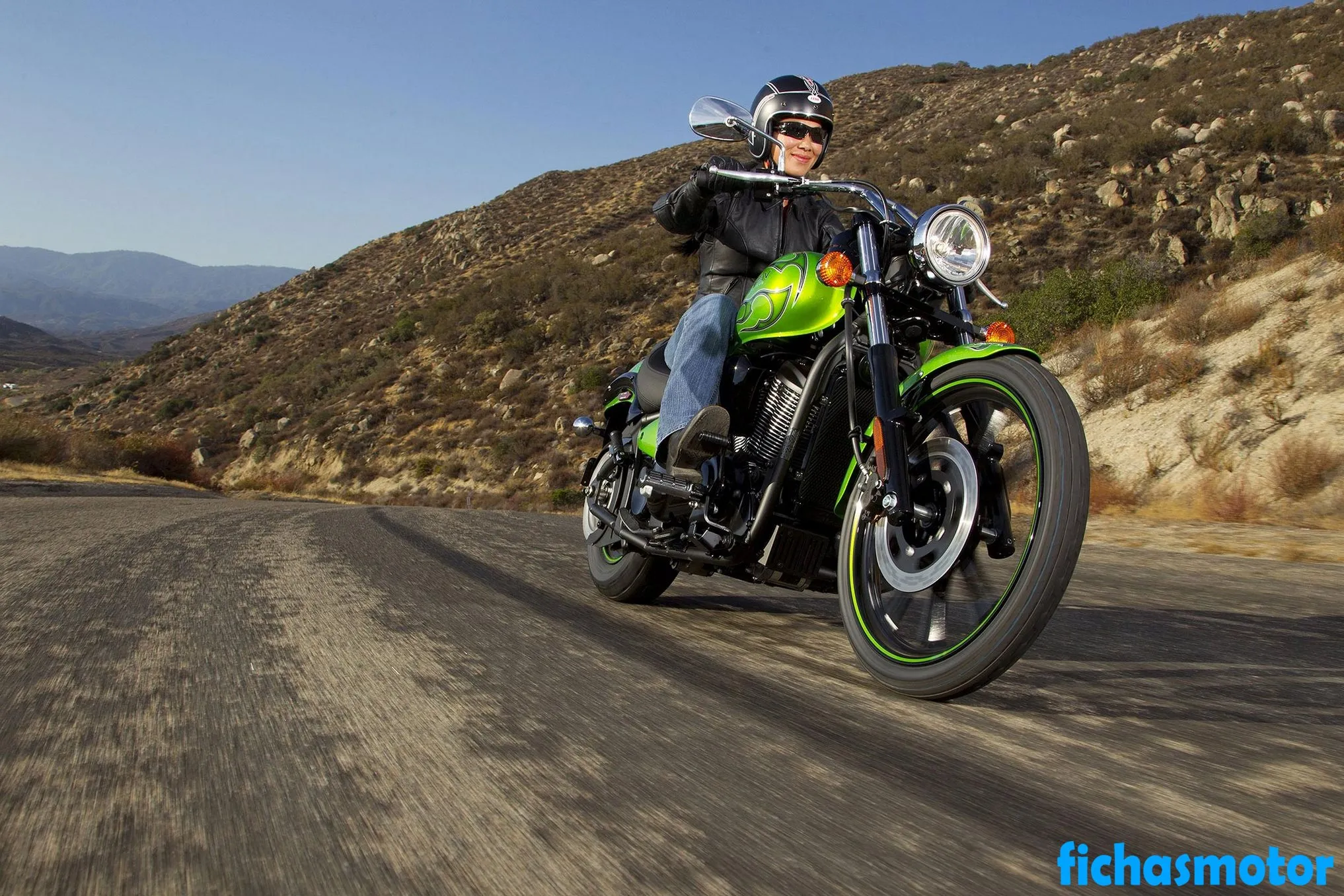 Image of the Kawasaki vulcan 900 Custom motorcycle of the year 2014