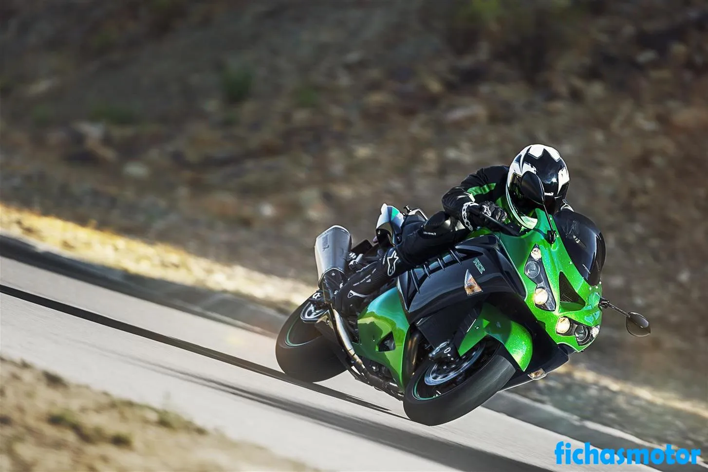 2019年のKawasaki ZZR1400 Performance Sportオートバイのイメージ