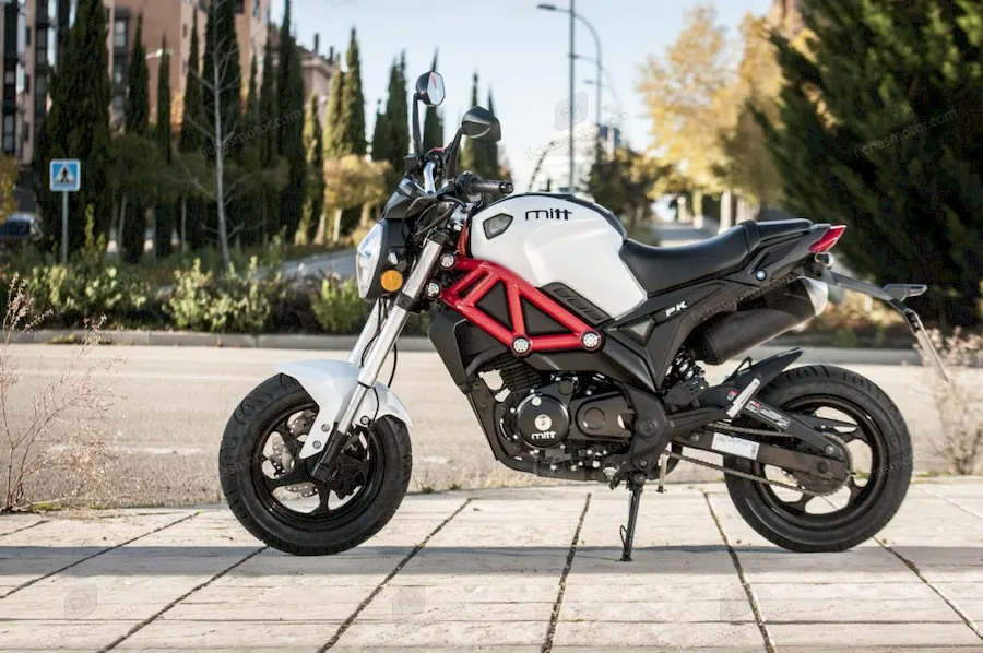 Bild des Mitt 125 PK-Motorrads des Jahres 2020