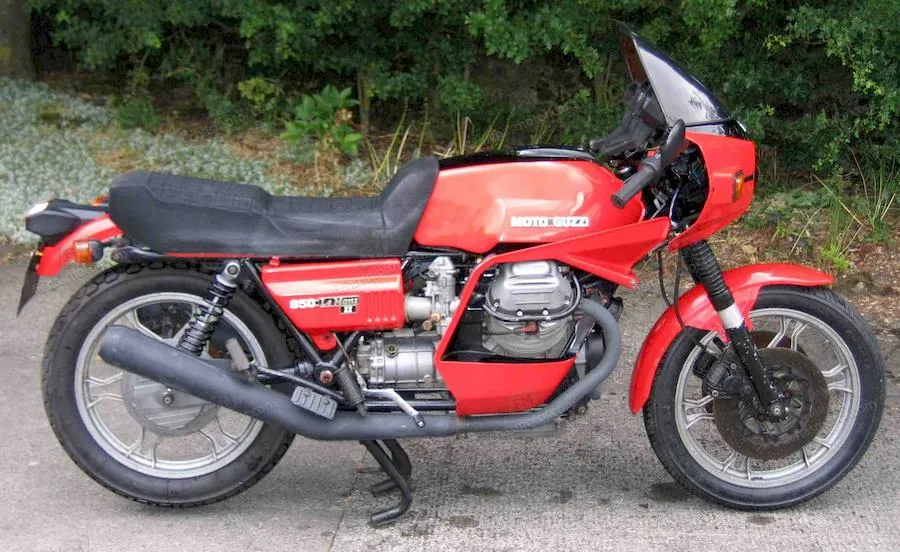 Image of the Moto guzzi 1000 quota injection motorcycle of the year 1991