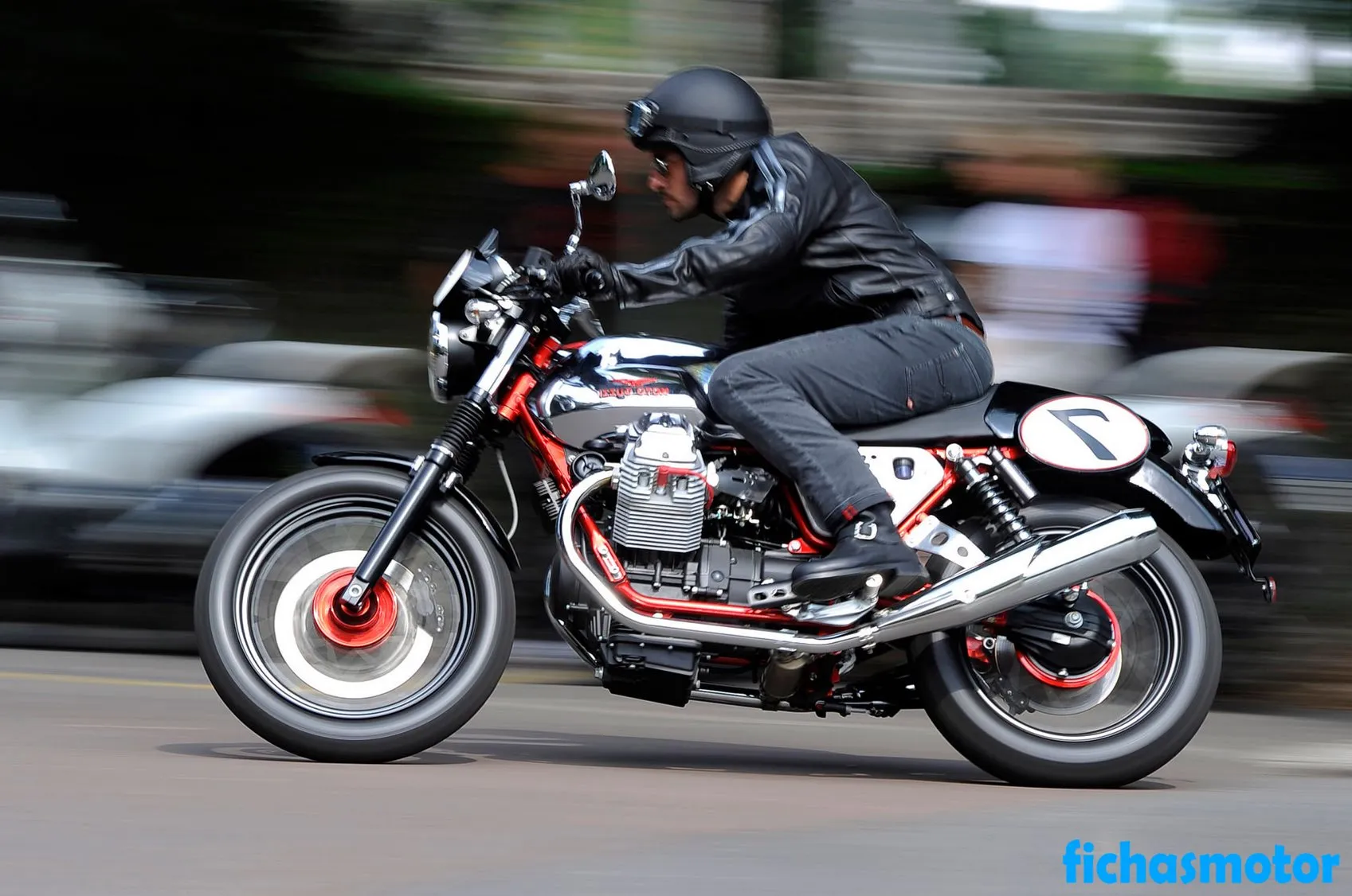 Gambar motor Moto guzzi v7 racer tahun 2011