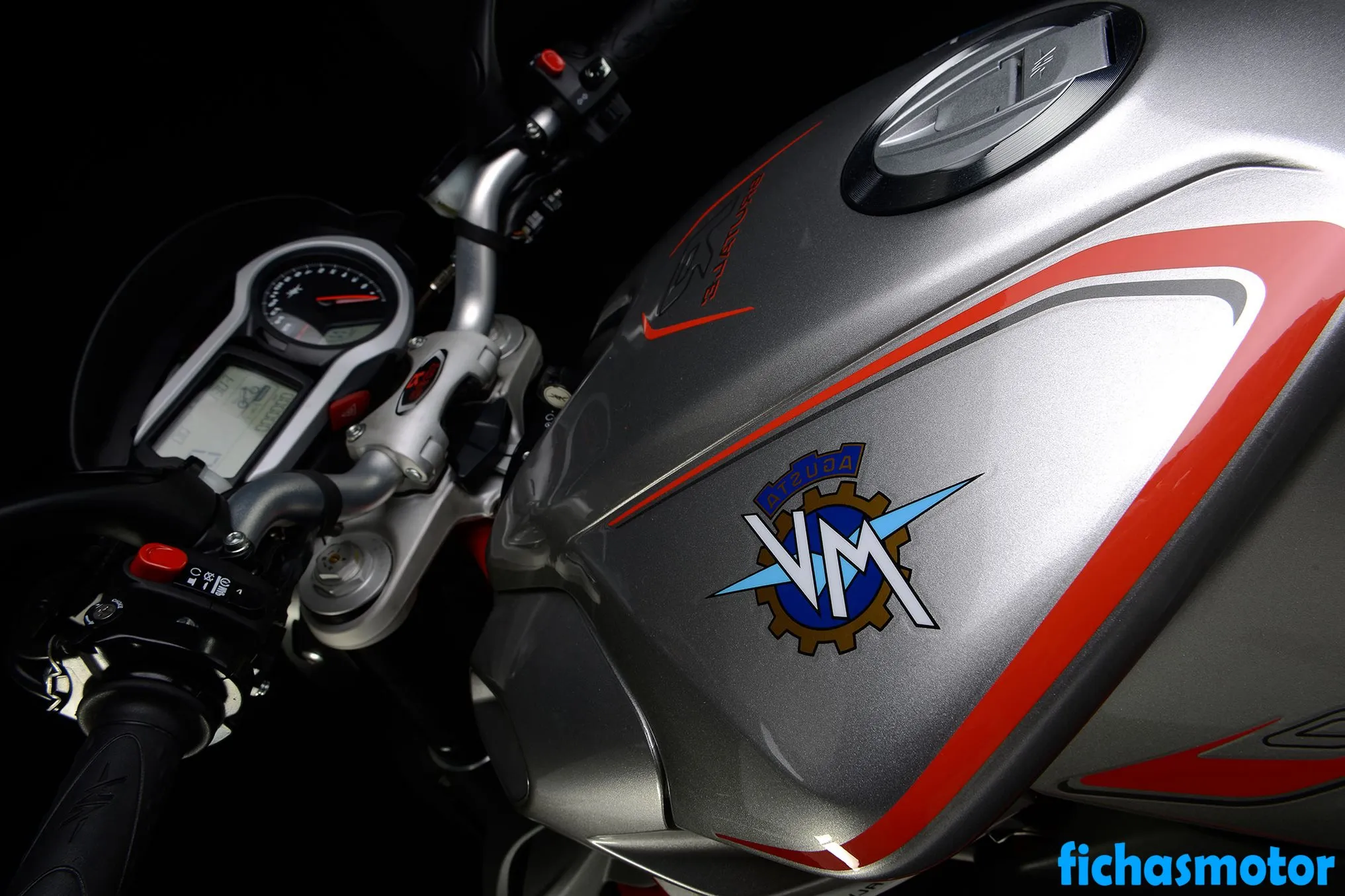 Image of the Mv agusta brutale 1090 r motorcycle of the year 2013