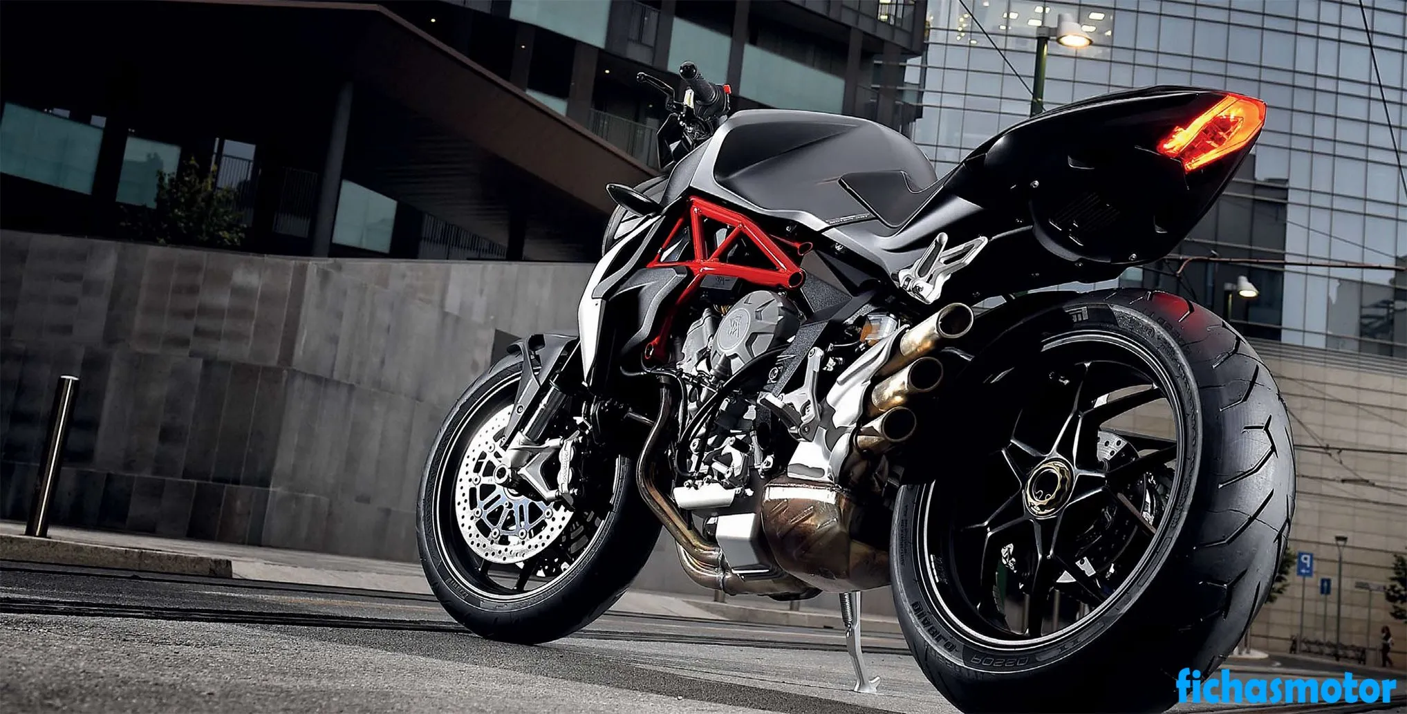 2015 年 Mv agusta brutale 800 摩托车图片