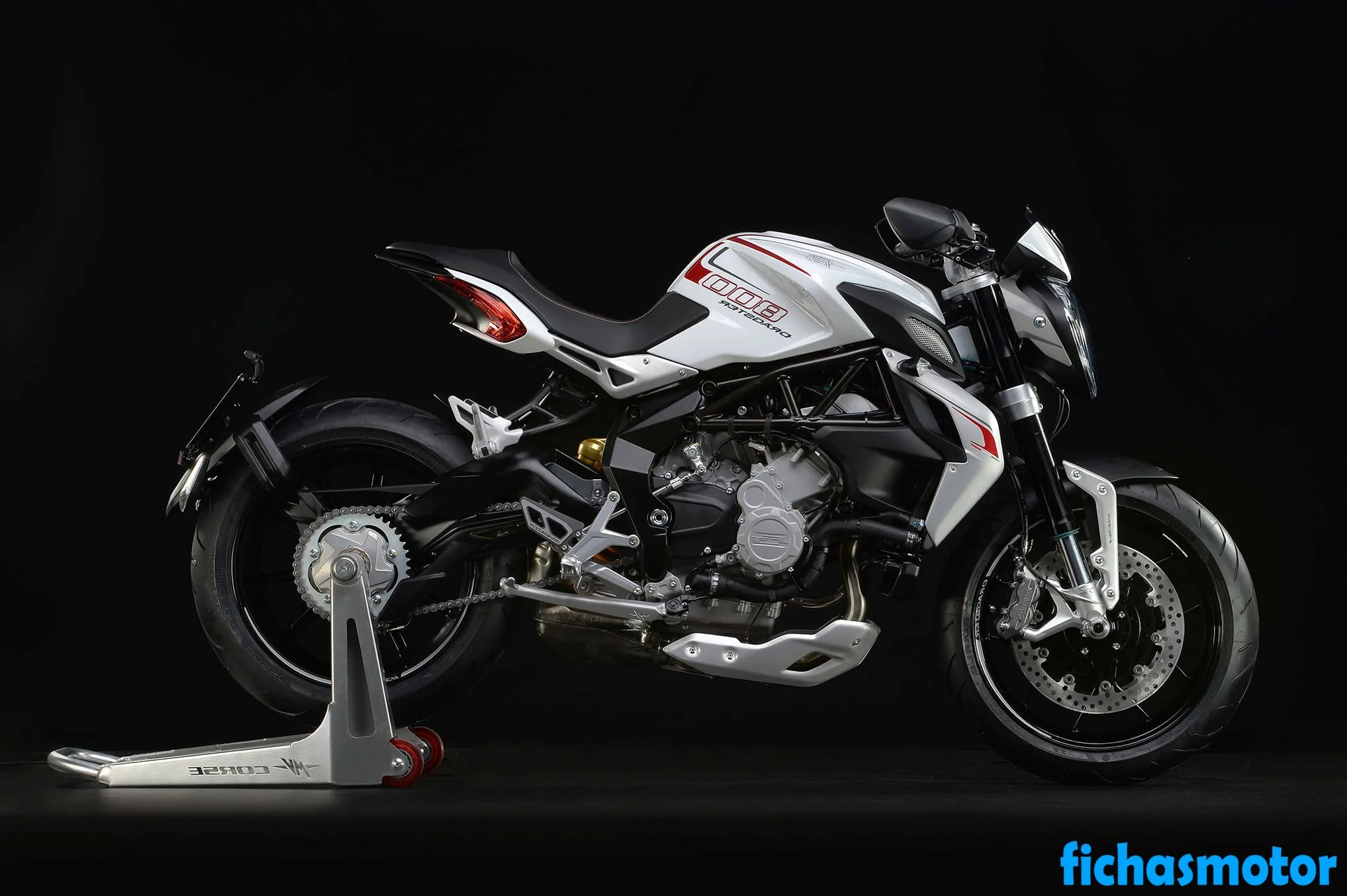 2015 model Mv agusta brutale 800 dragster motosikletin görüntüsü