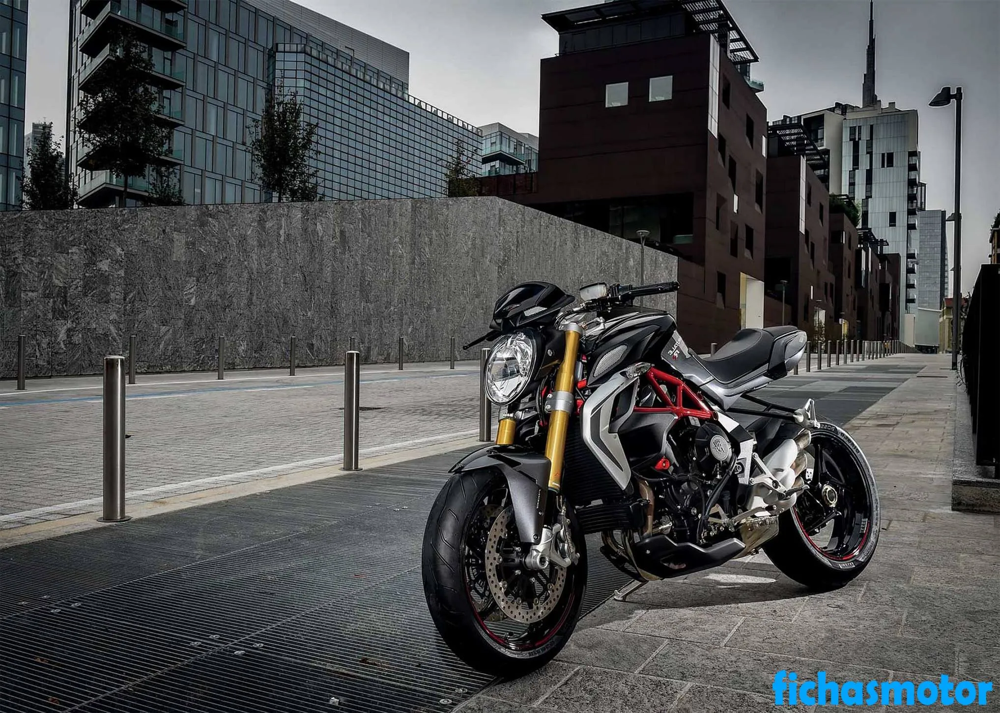 Afbeelding van de Mv agusta brutale 800 rr-motorfiets van het jaar 2015