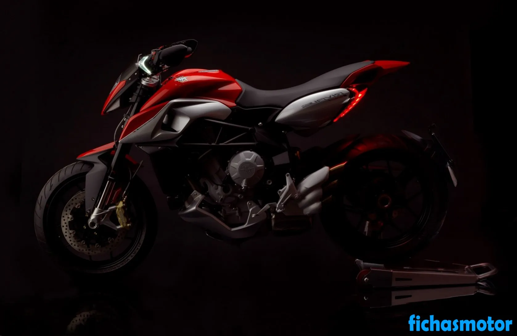 2015 年 Mv agusta rivale 800 摩托车图片