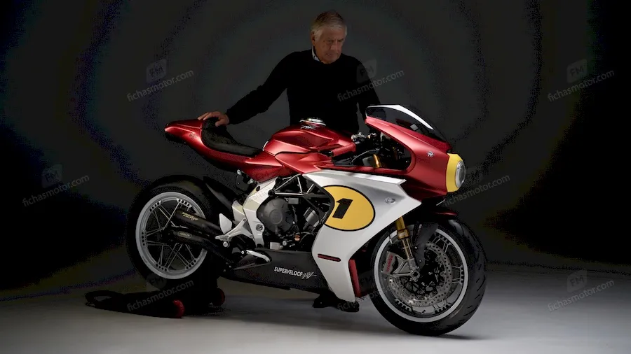 2022 model Mv Agusta Superveloce Ago motosikletin görüntüsü