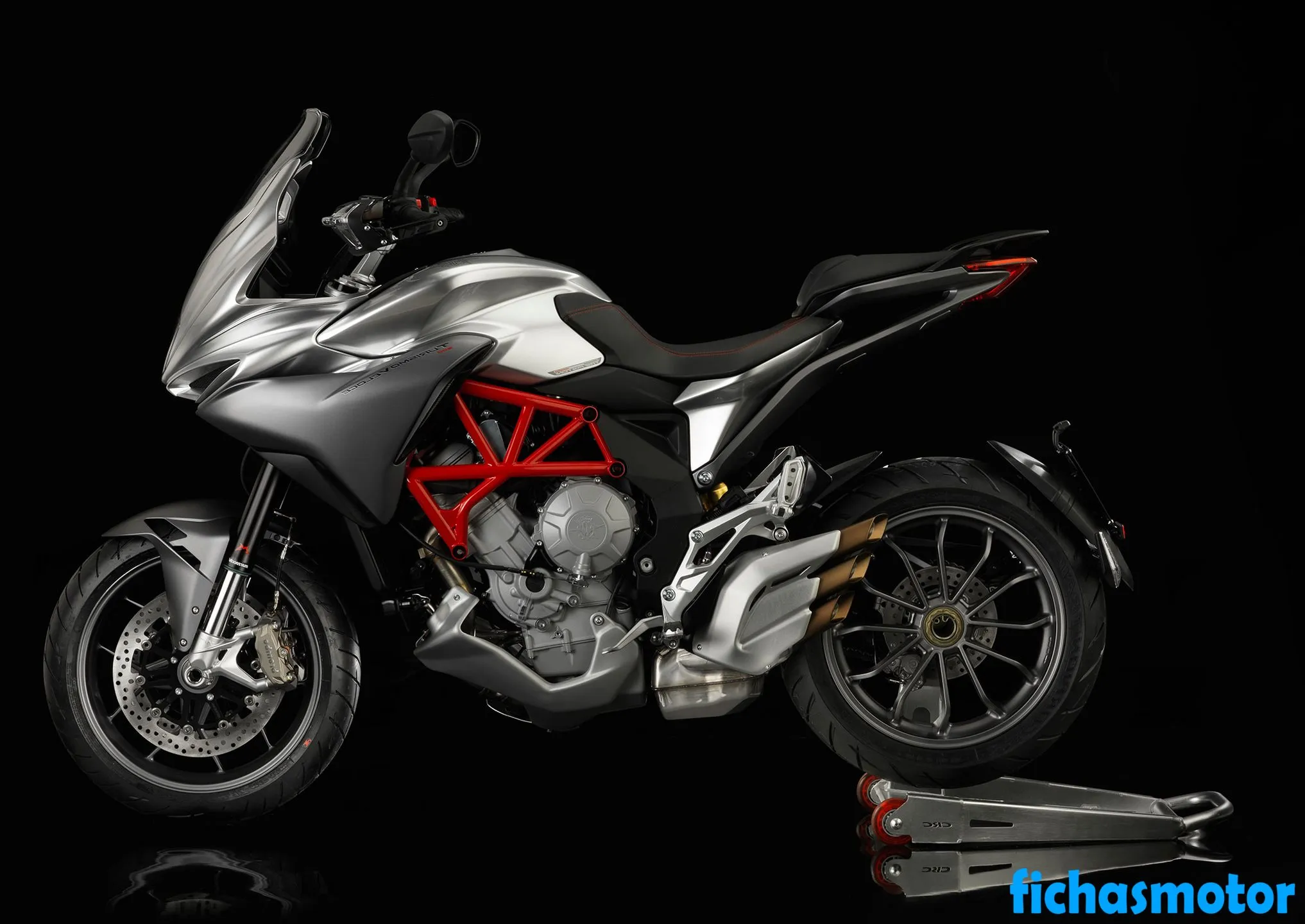 Obrázek motocyklu Mv agusta turismo veloce 800 roku 2014