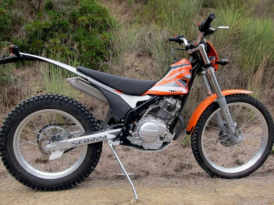 Imaginea motocicletei Scorpa sy-125fr a anului 2008