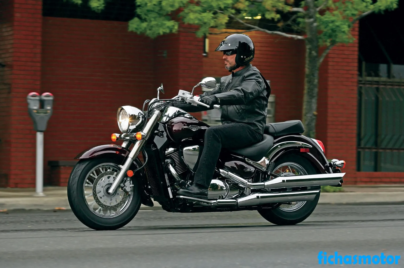 Изображение на мотоциклета Suzuki boulevard c50 на 2009 г