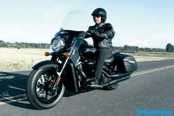 Изображение мотоцикла Suzuki boulevard c90t b.o.s.s. 2013