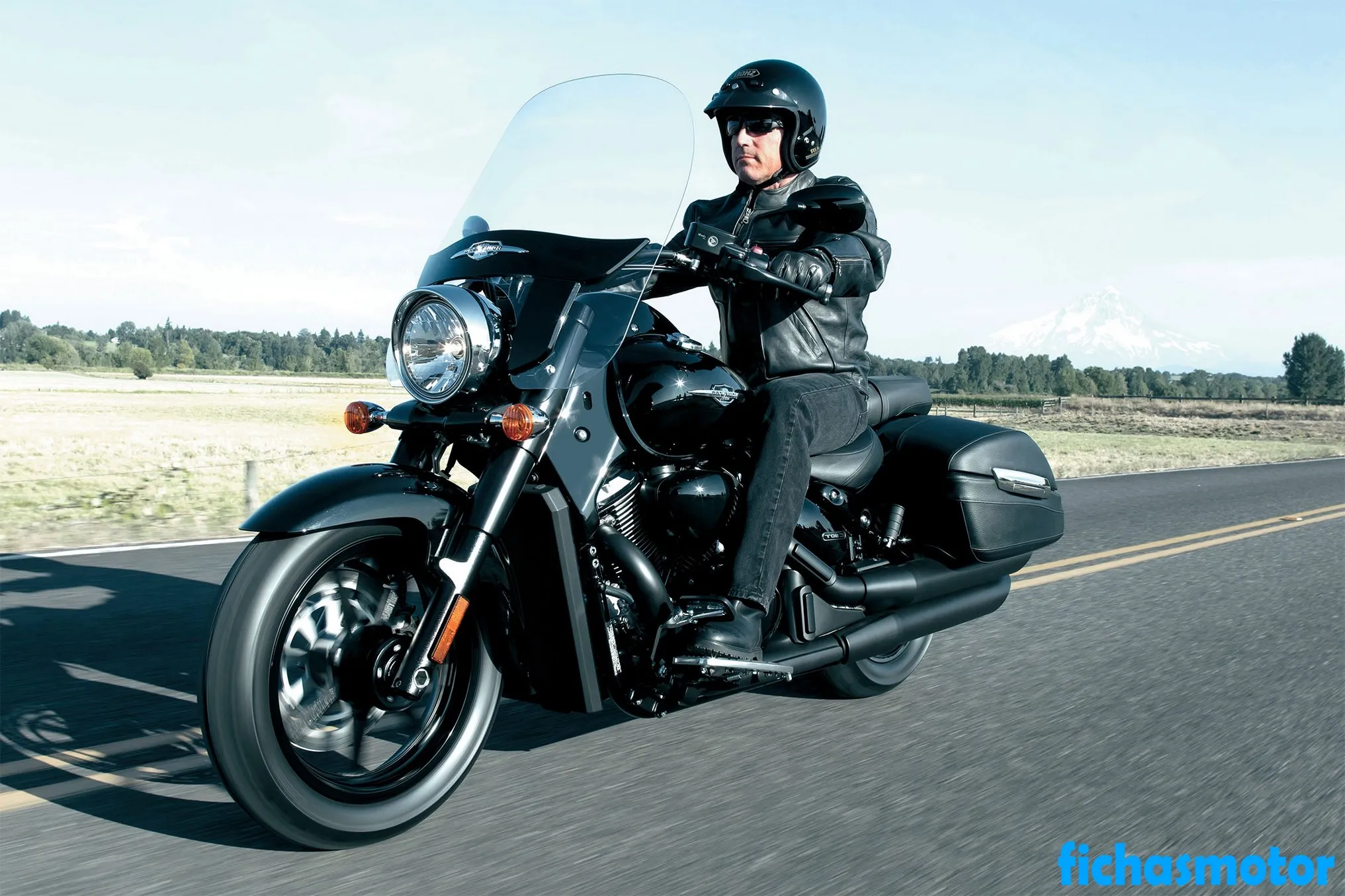 Image of the Suzuki boulevard c90t b.o.s.s. motorcycle of the year 2013