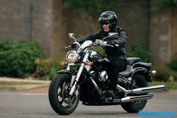 Suzuki boulevard m50 2008 摩托车的图像